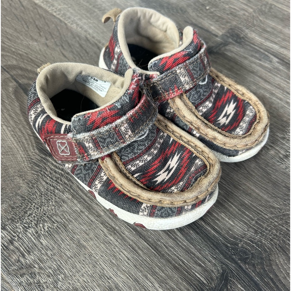 Toddler twisted X shoes
